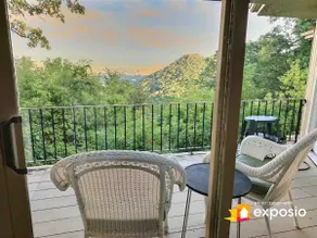 Bluff top home with expansive views  - Image 4