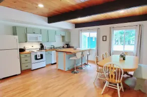 Bella and Edward's Daydream Rain Forest Cottage - Image 5