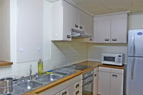 Clean room in the center of Sydney + Wi-Fi - Image 3