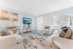 Updated Downtown Sarasota Villa, 2b/2b - Image 2