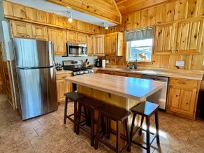 Ski Chalet w-Hot Tub, Only 3 min to Sunday River ski lifts! - Image 5