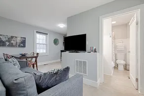 Charming Apartment in Historic Neighborhood - Image 2