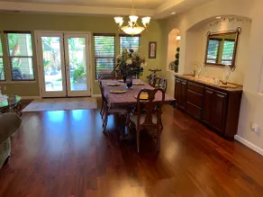 Large Beautiful Home With Quaint Courtyard - Image 4