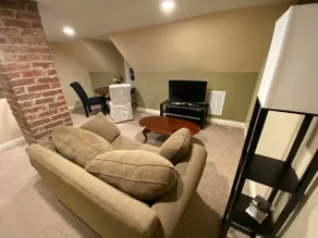 Loft w Private Entrance, Kitchen, Prime Location - Image 2