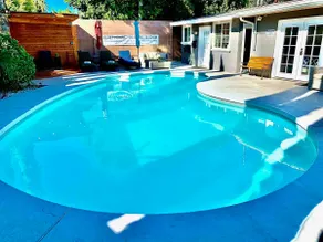 Awesome 3-Unit House w/Heated Pool - Image 2