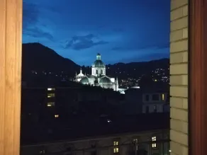Ampio e luminoso appartamento a due passi dal Duomo. Bella vista sulla città. - Image 2