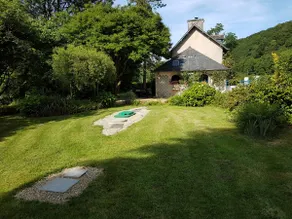 Lockhouse on the Nantes-Brest Canal - Image 2