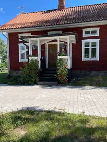 Cozy cottage on lake plot - Image 5