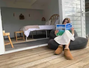 Lakeside Boathouse - Stylish 2 bedroom 2 bathroom Lakeside Cottage sleeps 6 - Image 5