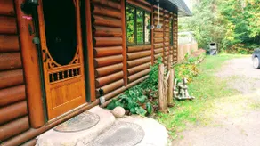 Log cabin on the shores of Lac Marielle - Image 2