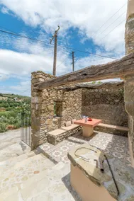 Pera Chorio - Daphne - Artist stone house with countryside views - Image 5