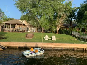 My Happy Place Lakeside - Waterfront Retreat - Image 2