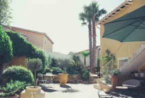 Villa heart of town Patio Garden Pool Sauna Garage - Image 4
