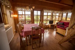 Cozy 6-Person Cottage with Hot Pool - Image 3