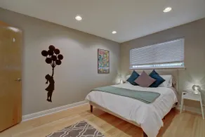 LOCATION & LUXURY - walk to downtown & Whole Foods - Image 3