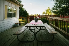 Pipestem Creek Garden Lodging. Bobolink house - Image 4