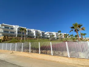 Newly built apartment with panoramic sea views - Image 4