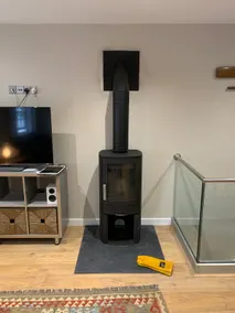 Lovely flat, balcony & woodstove, parking close - Image 2