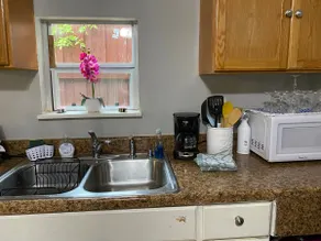 Private Guesthouse Close to Downtown, Deep Ellum. - Image 4