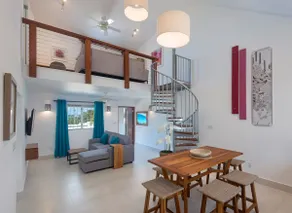 Loft-style Villa 2 Inspire with Surf/Beach Access - Image 3