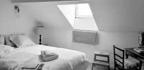 Harbor-front apartment - Image 3