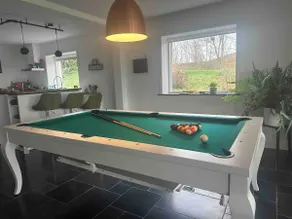 Spacious farmhouse with fireplace, pool table and veranda - Image 4