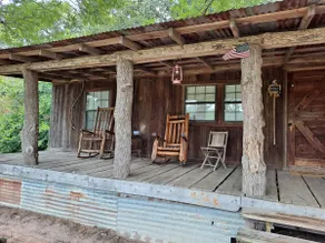 Texas Bunkhouse at Bluegill lake Cabins - Image 2