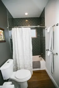 Downtown Views Guesthouse 1bd/1b with Rooftop Spa! - Image 4