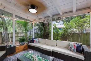 Charming Beach Cottage - Image 4