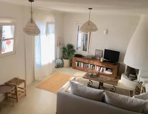 Townhouse with unique sunrise views. - Image 3