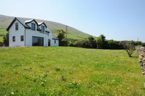 Luxurious 4BD Home - views of Ceann Sibeal - Image 3