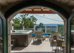 Stone house Dario with Finnish sauna and an outdoor hot tub - Image 2