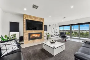 KENNEDY EXECUTIVE TOWNHOUSE – LUXURIOUS & SPACIOUS - Image 2