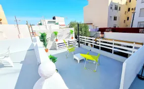 P House with a private and central rooftop. WiFi + Netflix - Image 4