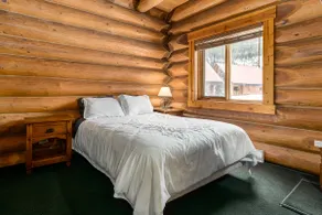 Beautiful Rustic Chalet in the Heart of Rockies - Image 2