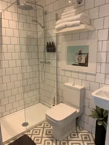 STUNNING BOUTIQUE ACCOMMODATION ROMSEY TOWN CENTRE - Image 2