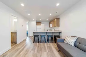 Stunning 2 bedroom Cottage Suite - Image 2