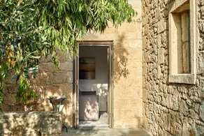 Nikolaou Art Residence, 2room garden-view, terrace - Image 3