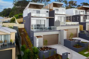 Modern big entire home. Ocean View. Walk to Beach! - Image 3