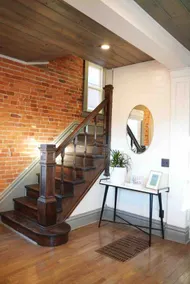 Exposed Brick 4 Bedroom - 5 minutes from downtown - Image 2