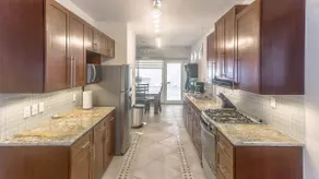 Premium Location, 4 Beds, Shops Near, Fast Wi-Fi 4 - Image 2