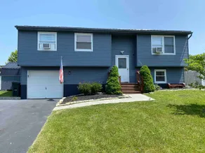 Large, fully fenced yard, Pet friendly! - Image 5