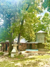 The Firefly Guesthouse- Quiet Lakeside Retreat - Image 2