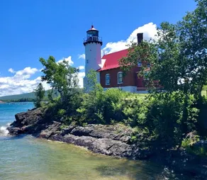 Eagle Harbor's All Seasons Gem, Little Get Away. - Image 5