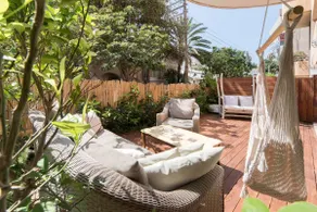 PETTY Luxury Apartment with Garden - Best Location - Image 3