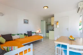 Garden Rose Family Apartment - Image 5