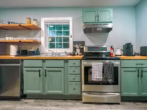 Bright and Cozy Upgraded Apartment in West Point - Image 2