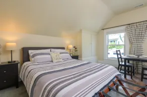Capt Johnson House; history with river views - Image 3