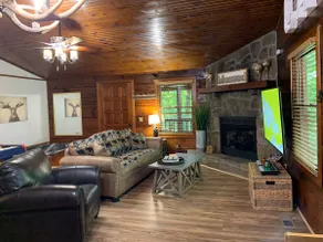 Log Cabin Minutes to Dollywood all Pigeon Forge - Image 3