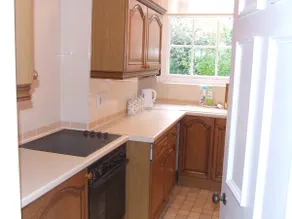 Studio in Georgian townhouse with parking - Image 4